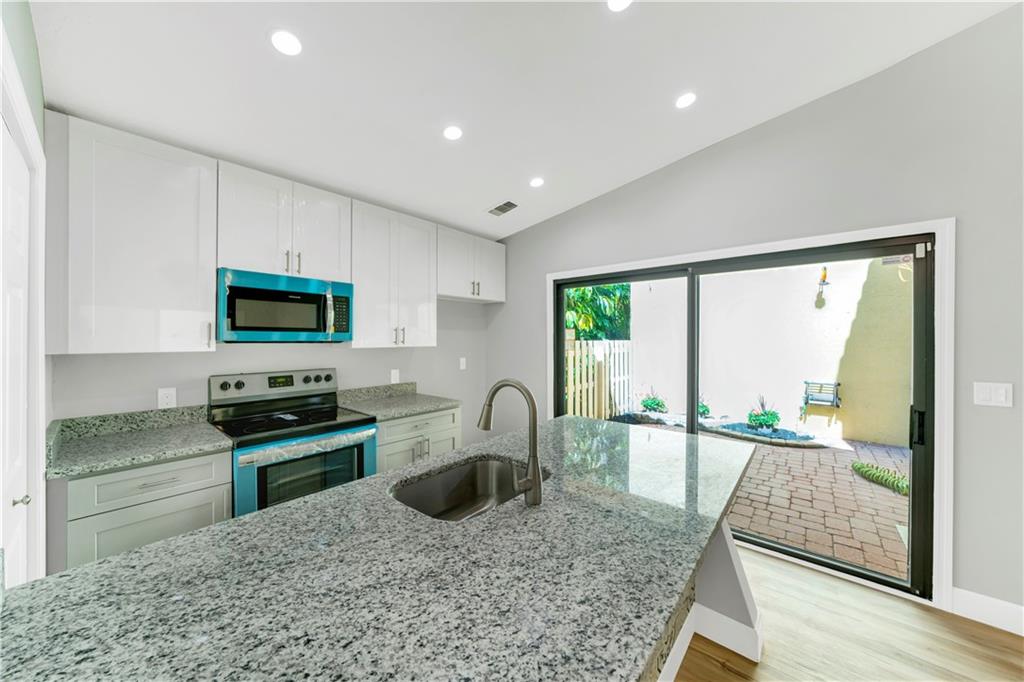 Pineapple Walk - Residential