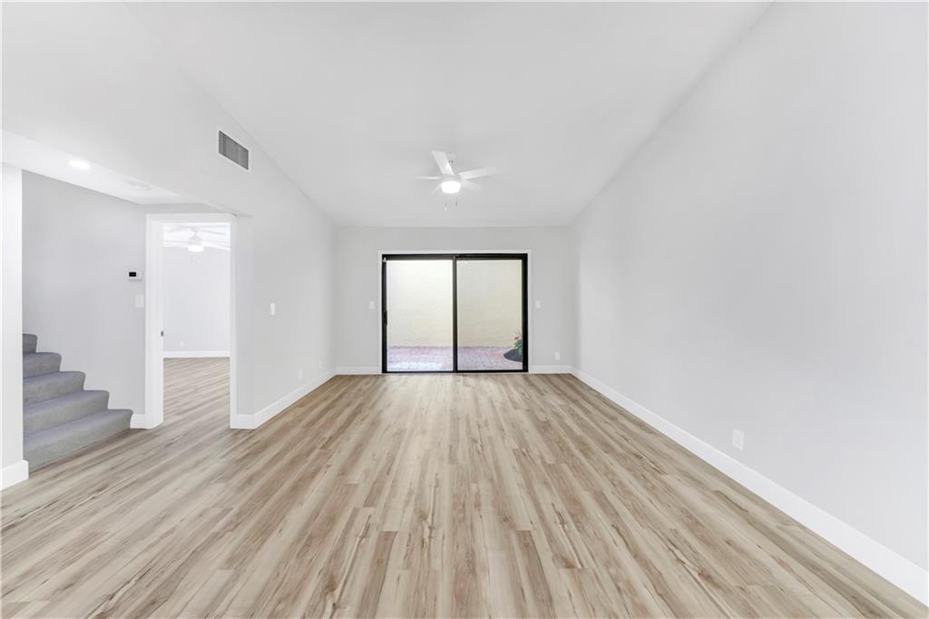 Pineapple Walk - Residential