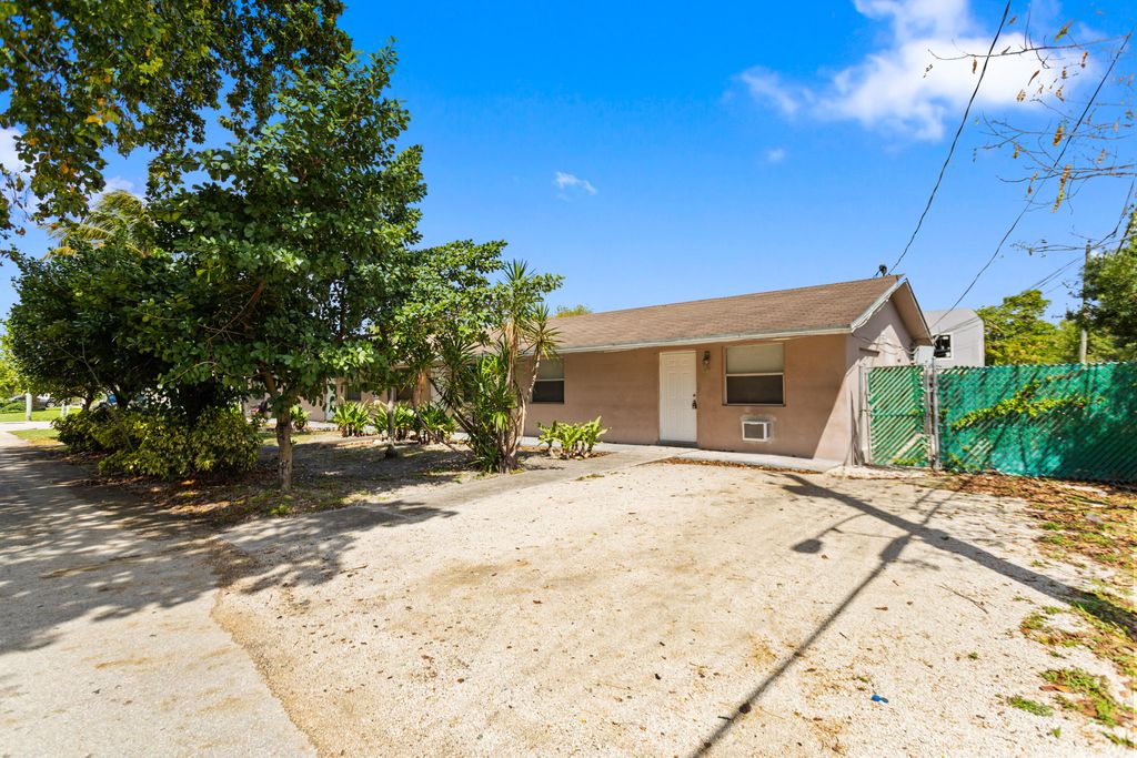 Photo of 804 NW 2nd Avenue #D, Fort Lauderdale, FL 33311 (MLS # B26005148)