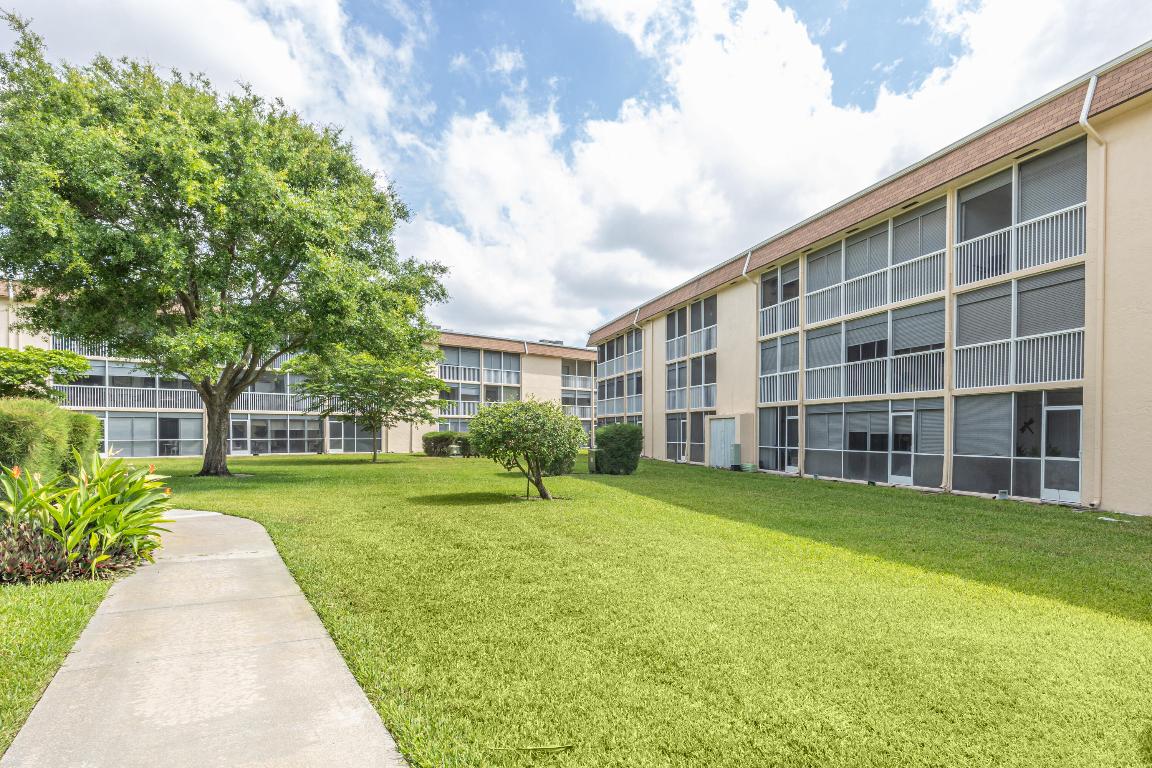 VILLAGE GREEN - Residential