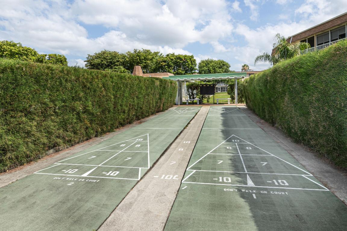 VILLAGE GREEN - Residential