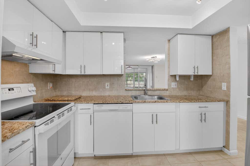 Photo of 10 Willowbrook Lane #207, Delray Beach, FL 33446 (MLS # B26068500)