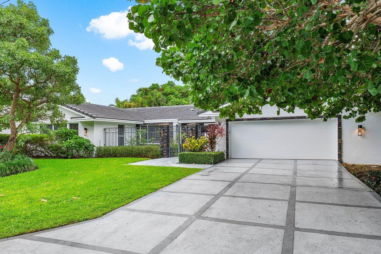 Photo 3 of 63 of 2401 Banyan Road house