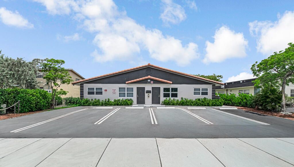 Photo of 7521 NW 44th Court, Coral Springs, FL 33065 (MLS # B26025978)