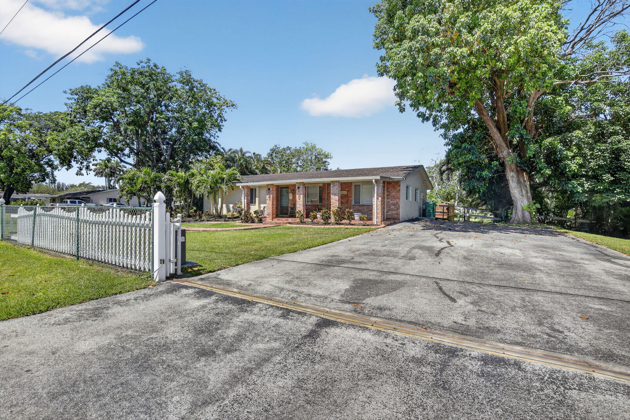 COUNTRY ACRES - Residential