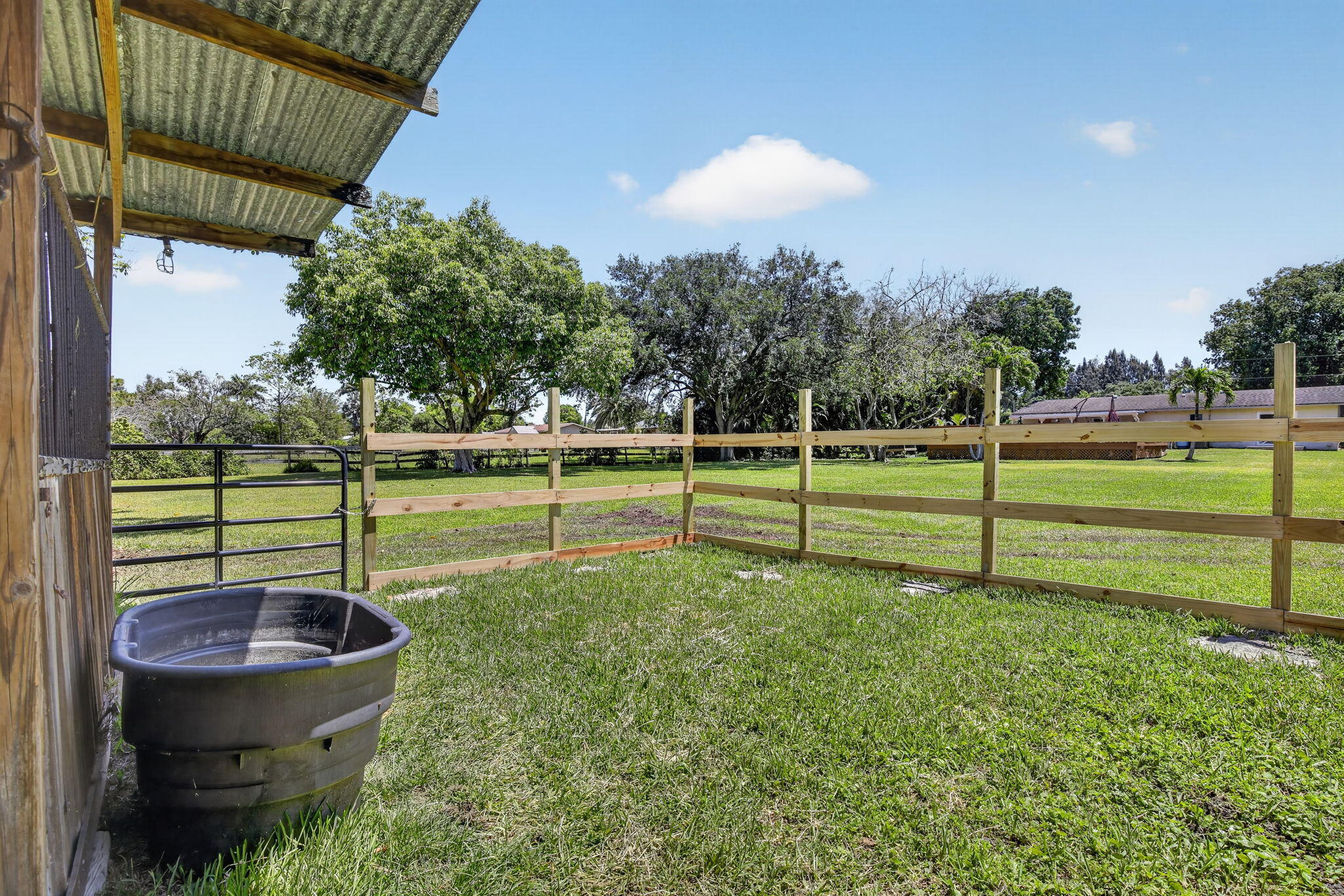 COUNTRY ACRES - Residential