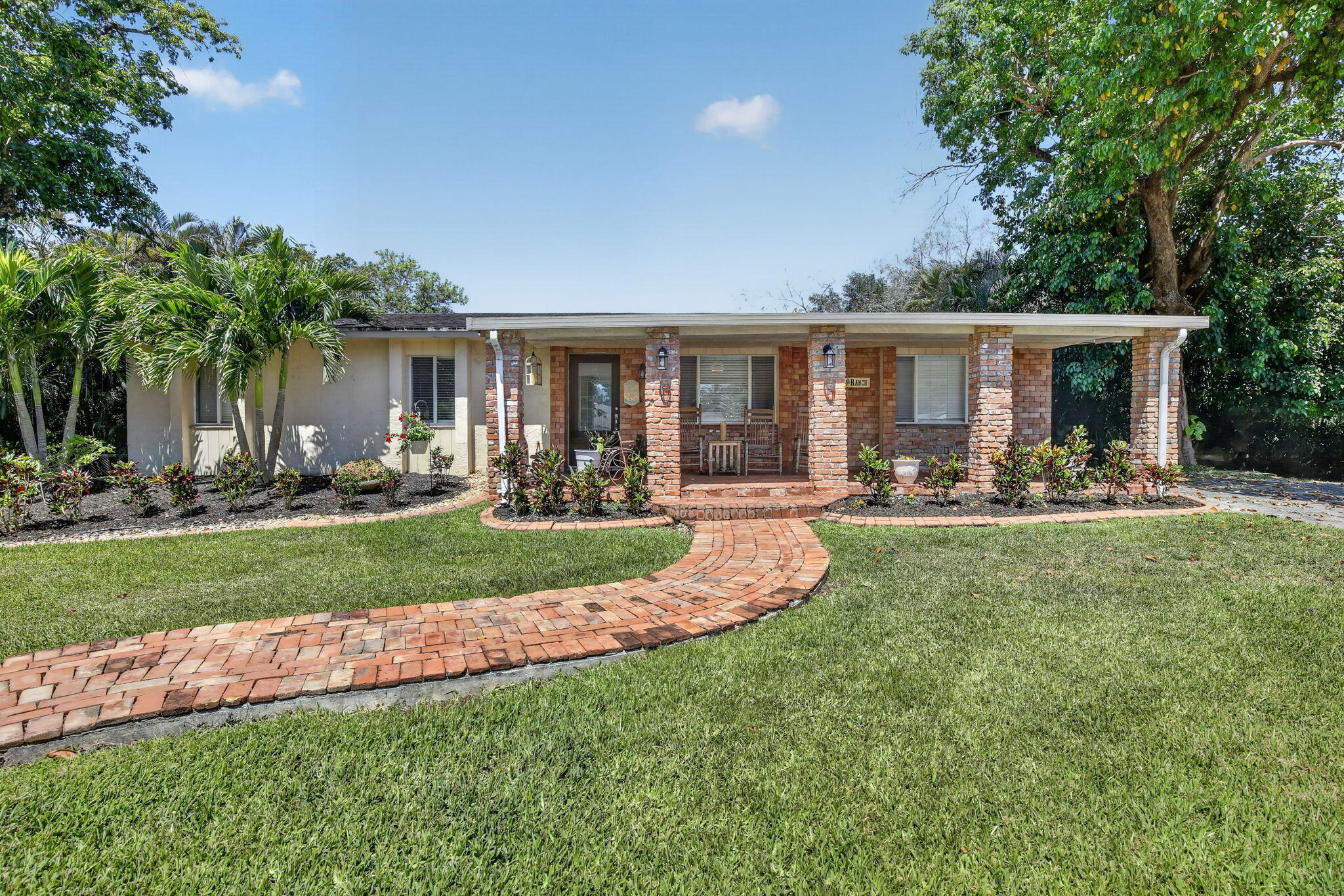COUNTRY ACRES - Residential