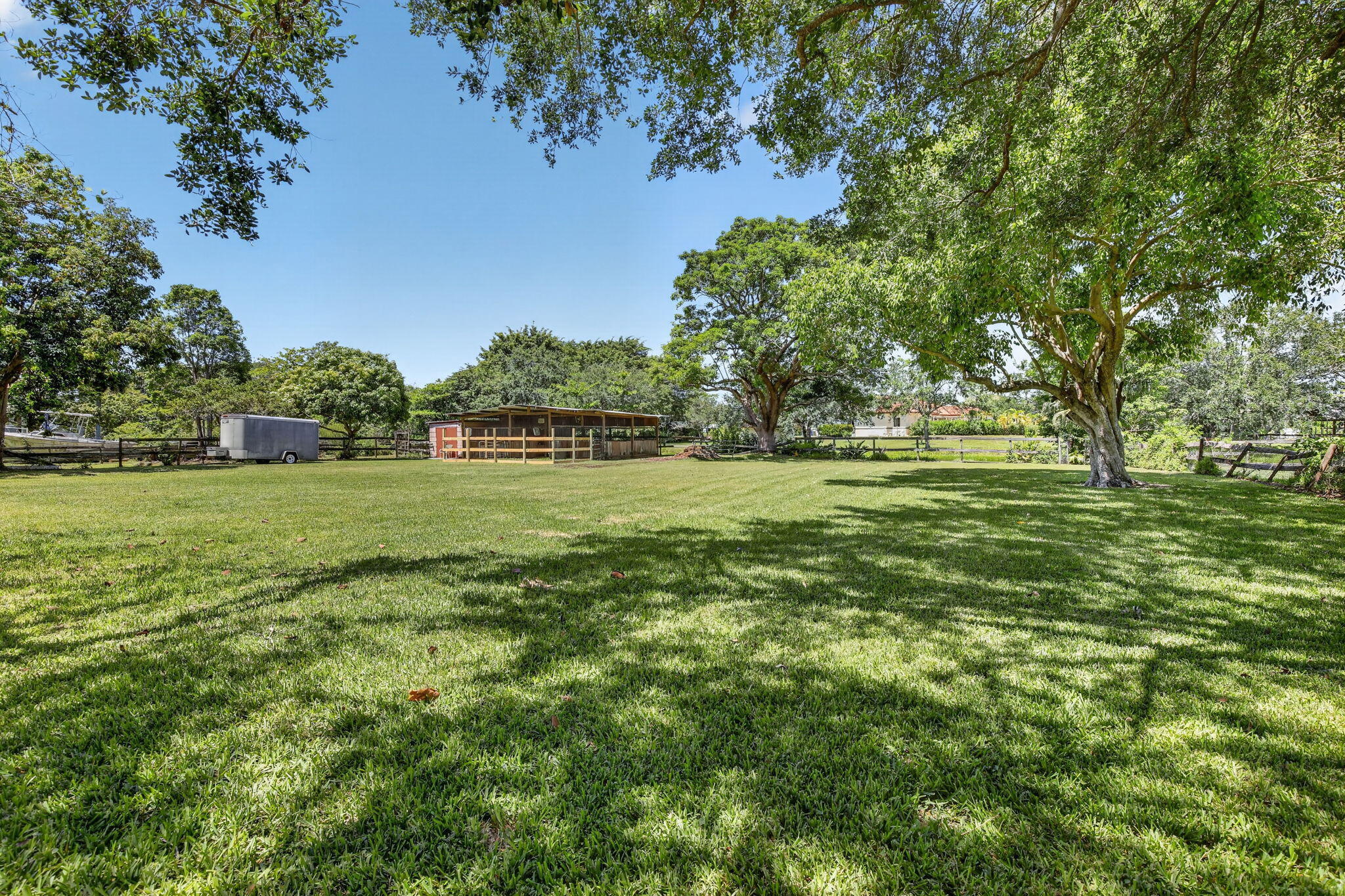 COUNTRY ACRES - Residential