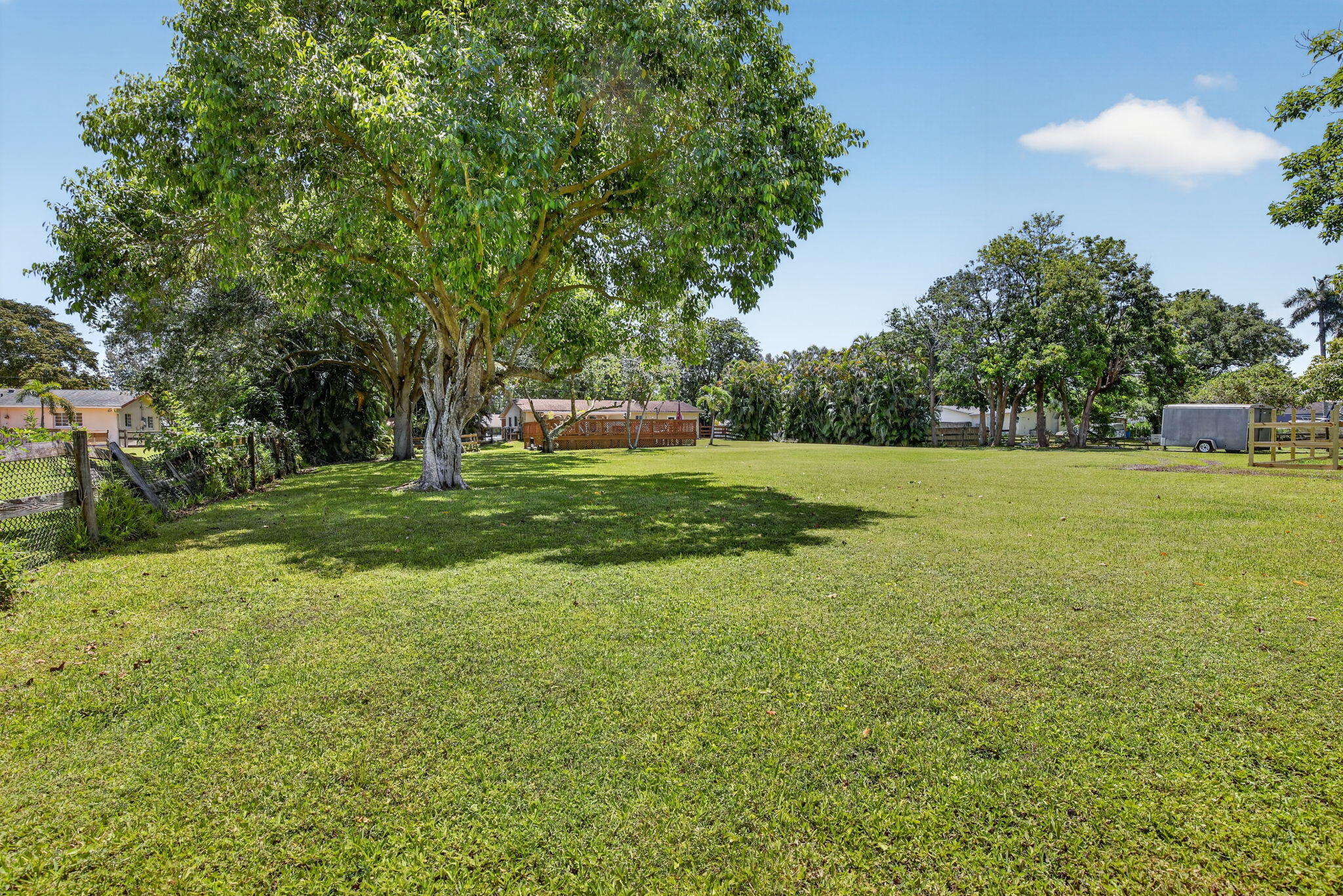COUNTRY ACRES - Residential