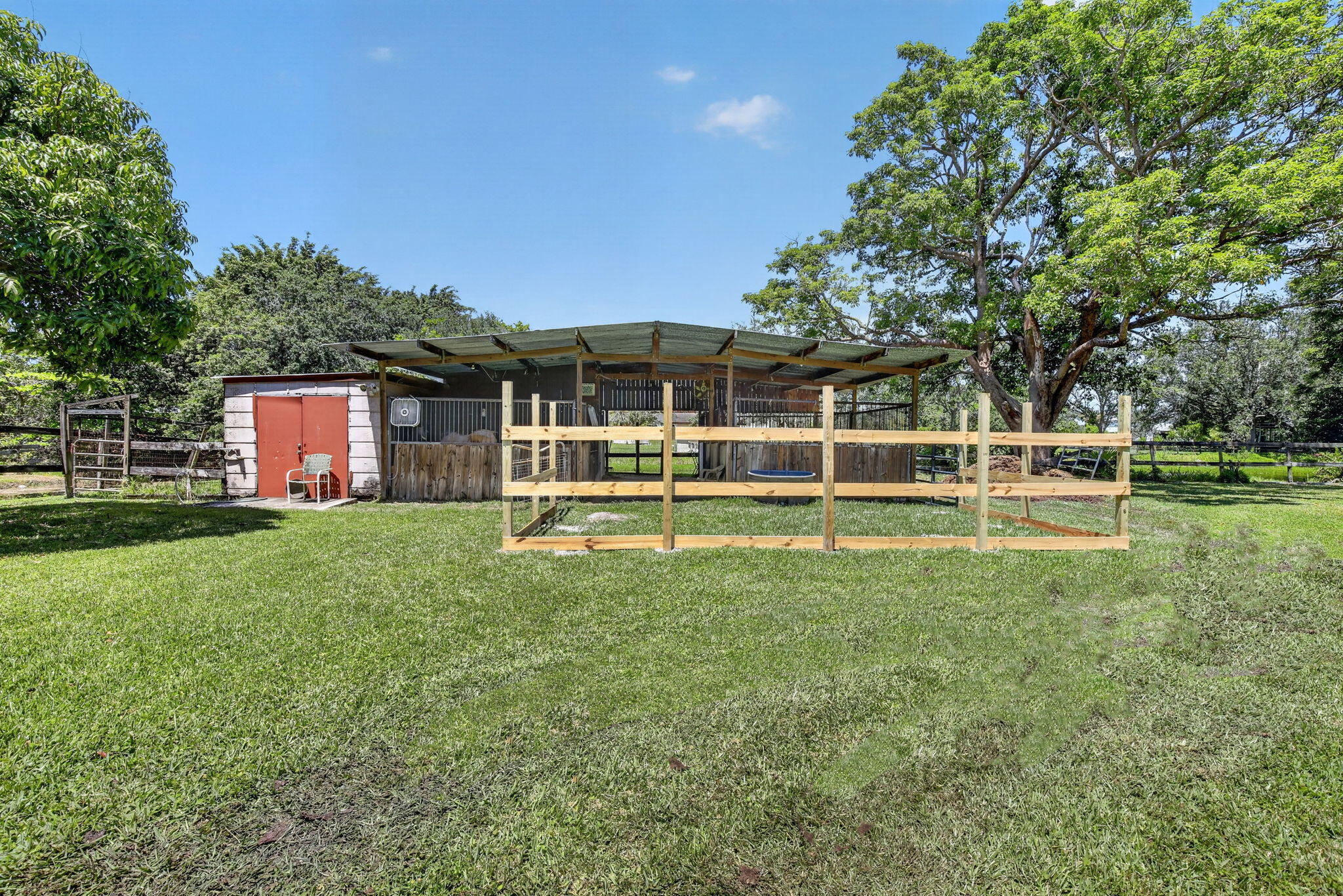 COUNTRY ACRES - Residential