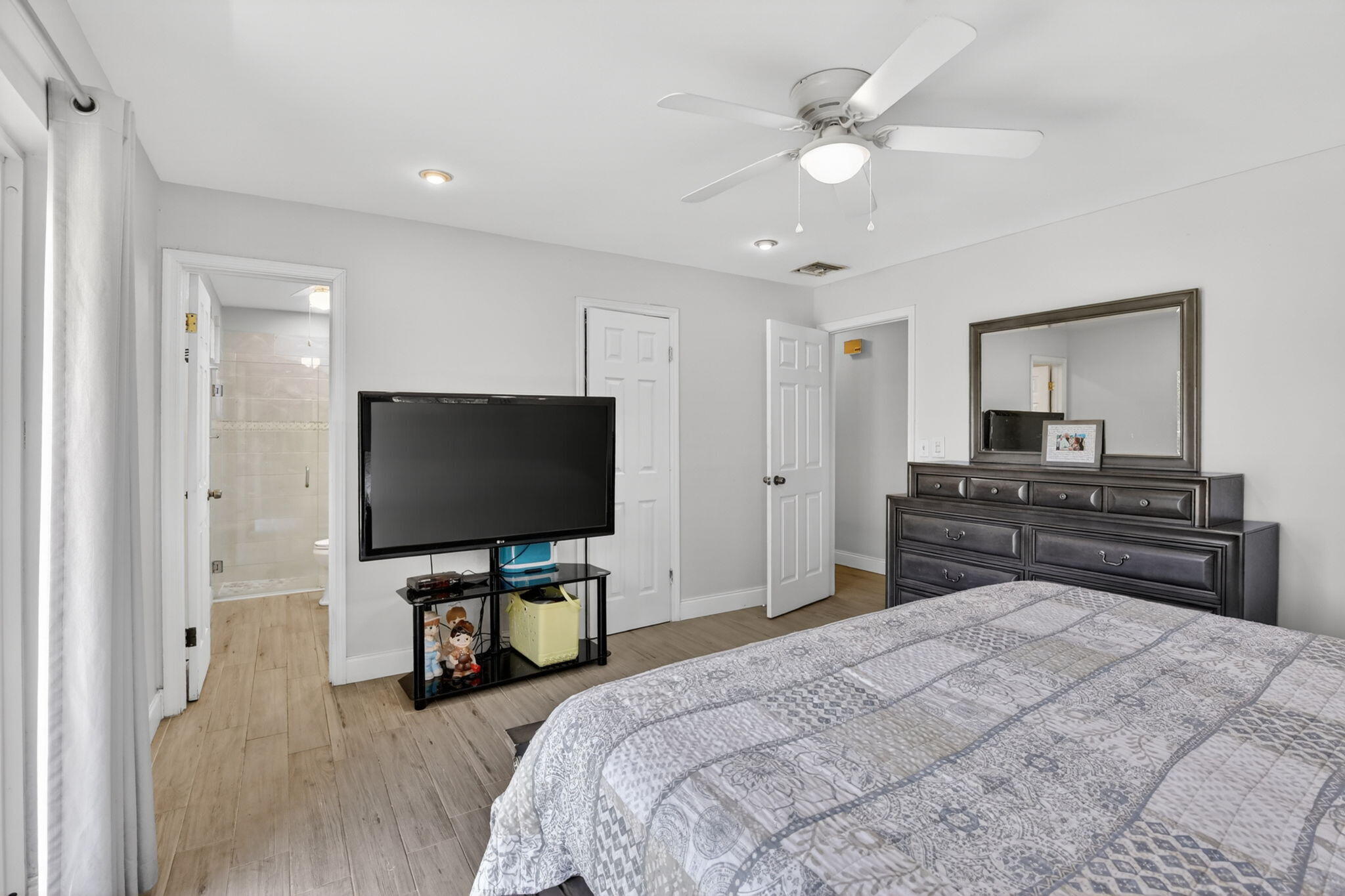 COUNTRY ACRES - Residential
