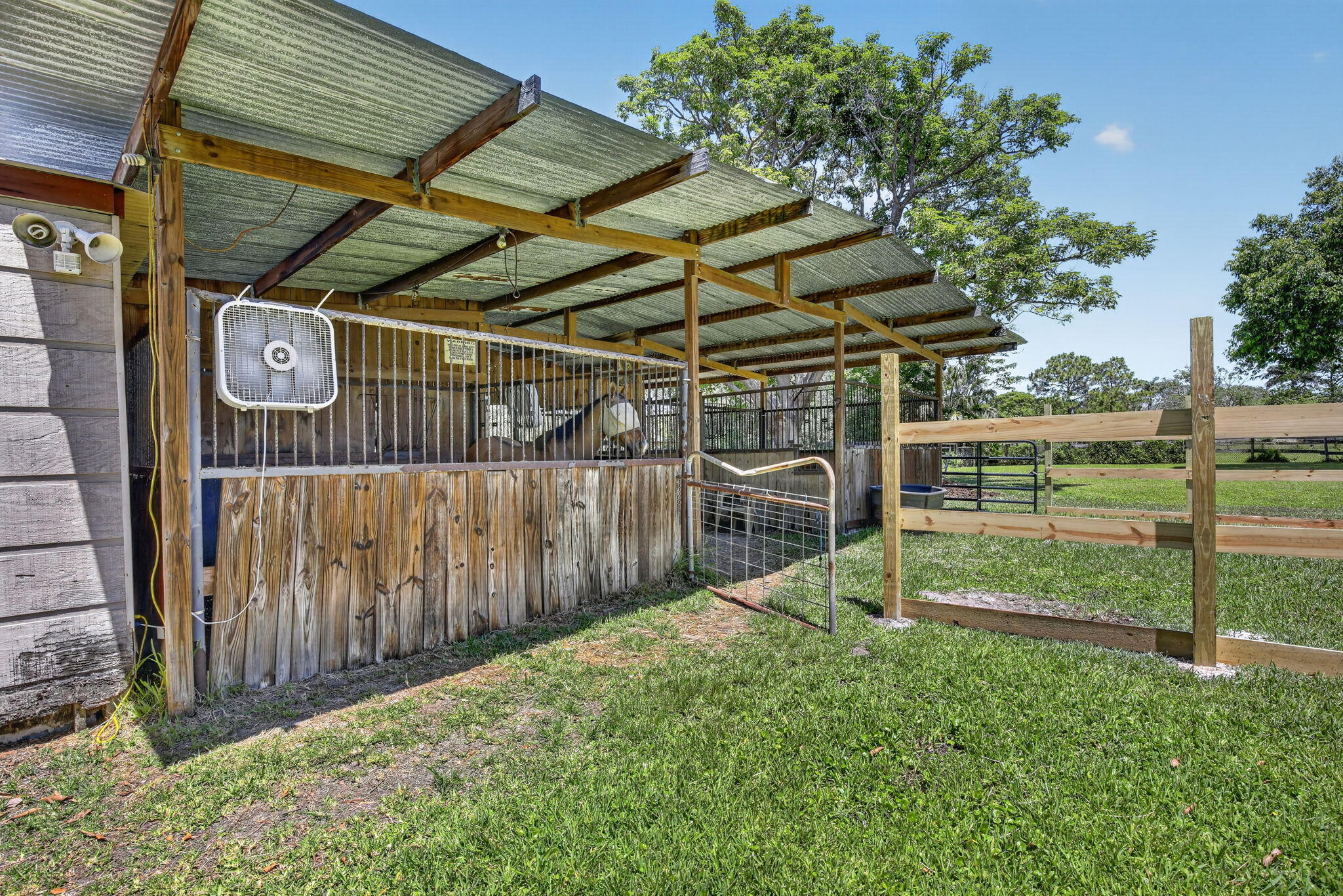 COUNTRY ACRES - Residential