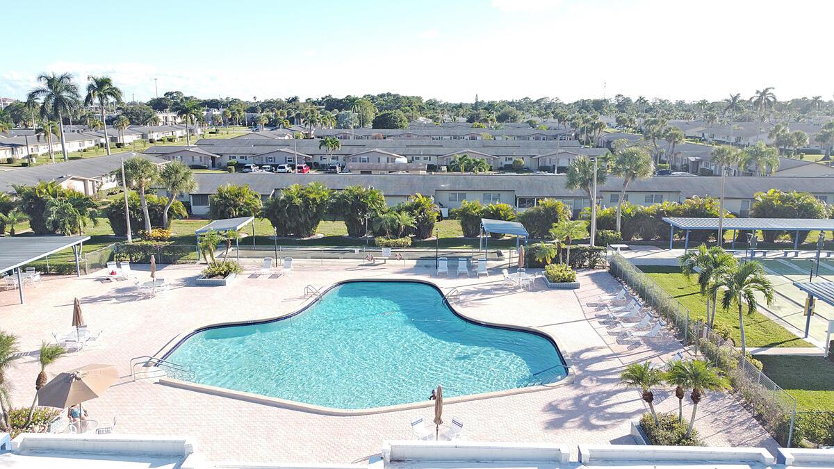 CRESTHAVEN VILLAS 8 CONDO - Residential