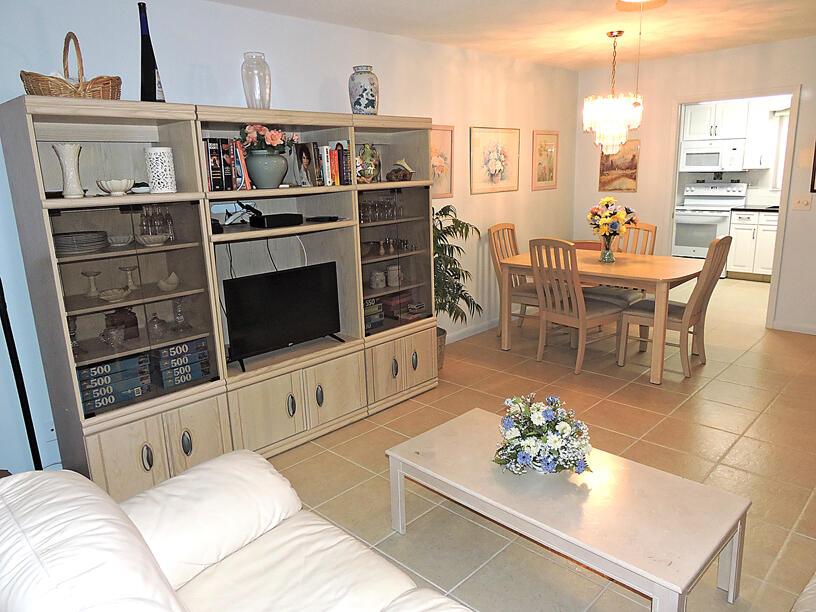 CRESTHAVEN VILLAS 8 CONDO - Residential