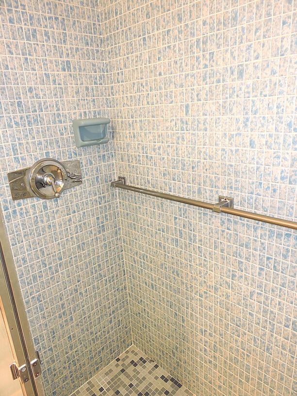 CRESTHAVEN VILLAS 8 CONDO - Residential