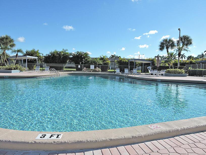 CRESTHAVEN VILLAS 8 CONDO - Residential