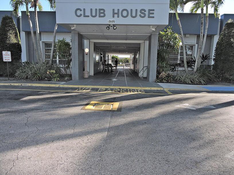 CRESTHAVEN VILLAS 8 CONDO - Residential