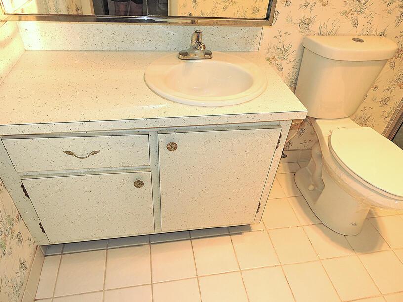 CRESTHAVEN VILLAS 8 CONDO - Residential