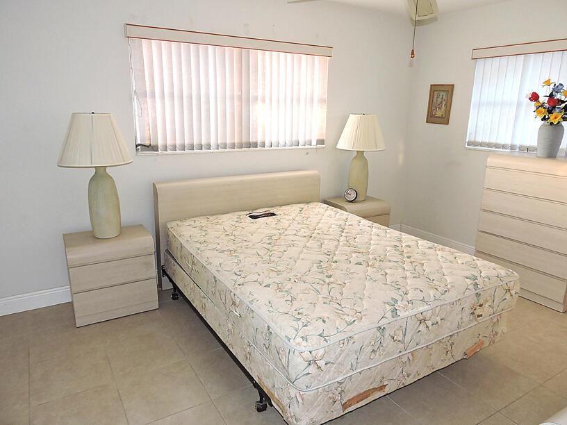 CRESTHAVEN VILLAS 8 CONDO - Residential