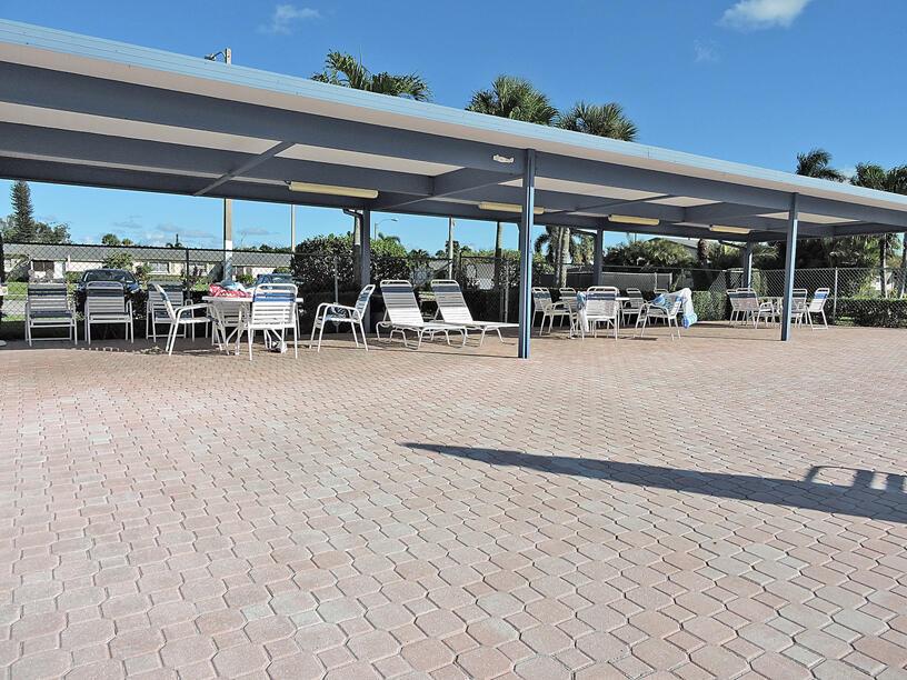 CRESTHAVEN VILLAS 8 CONDO - Residential