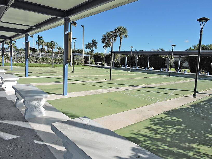 CRESTHAVEN VILLAS 8 CONDO - Residential