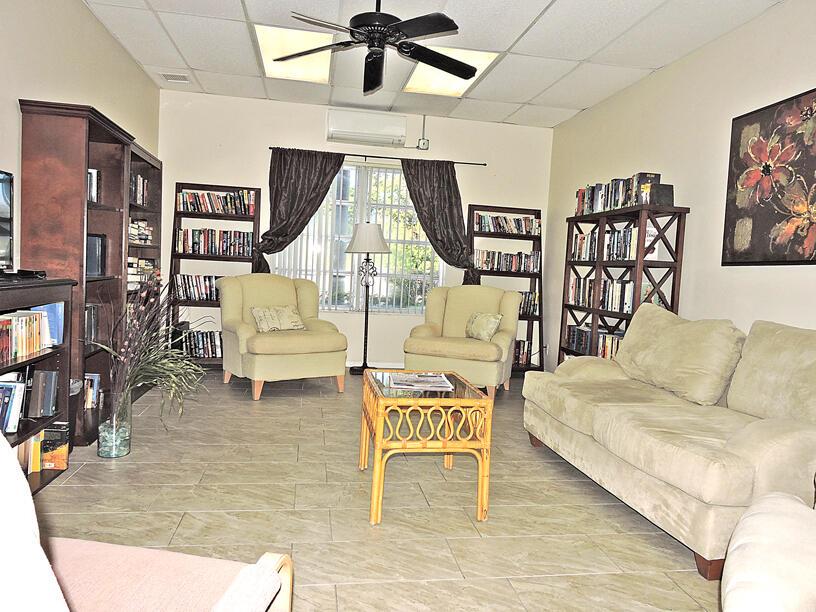 CRESTHAVEN VILLAS 8 CONDO - Residential