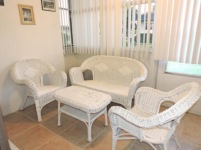 CRESTHAVEN VILLAS 8 CONDO - Residential