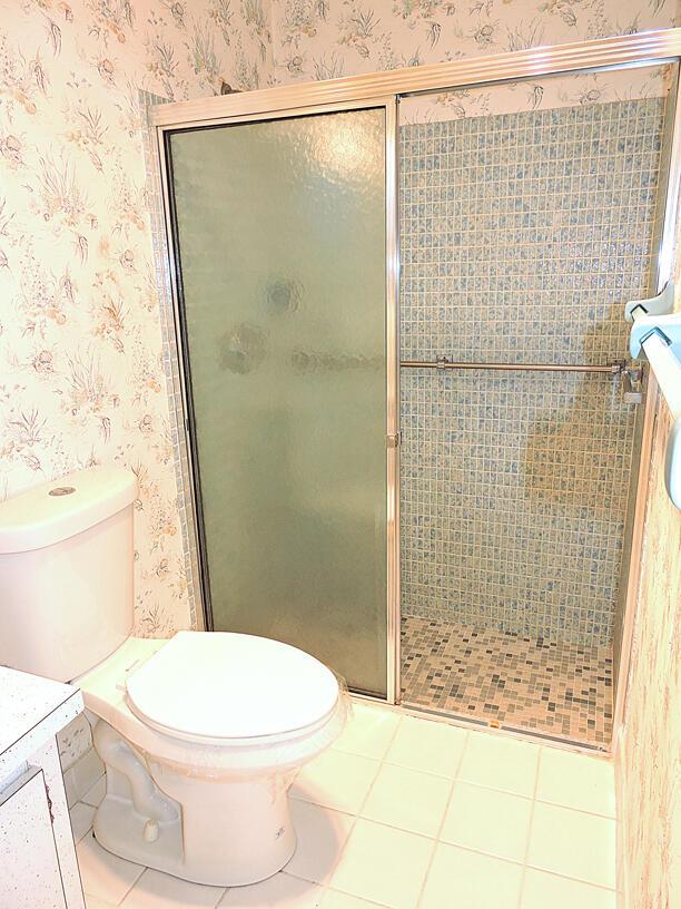 CRESTHAVEN VILLAS 8 CONDO - Residential