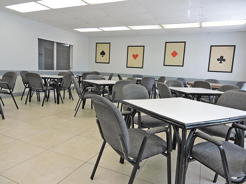 CRESTHAVEN VILLAS 8 CONDO - Residential