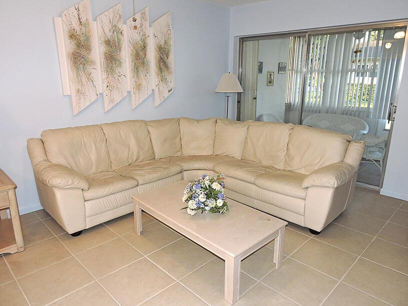 CRESTHAVEN VILLAS 8 CONDO - Residential