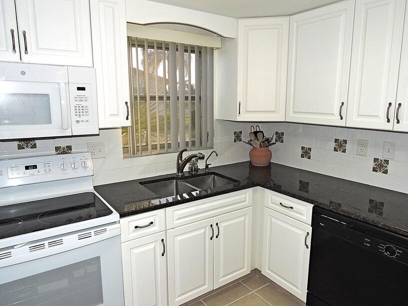 CRESTHAVEN VILLAS 8 CONDO - Residential