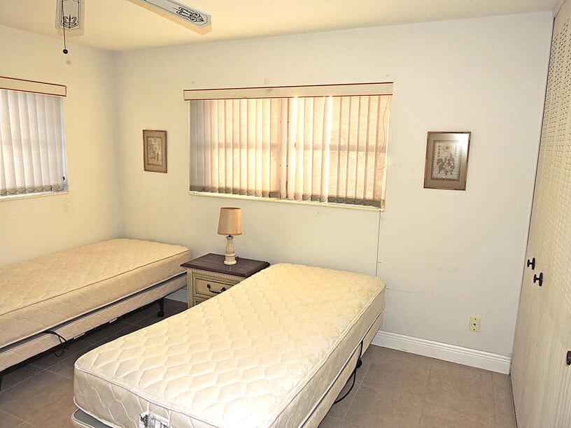 CRESTHAVEN VILLAS 8 CONDO - Residential