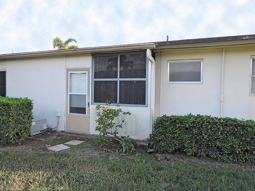 CRESTHAVEN VILLAS 8 CONDO - Residential