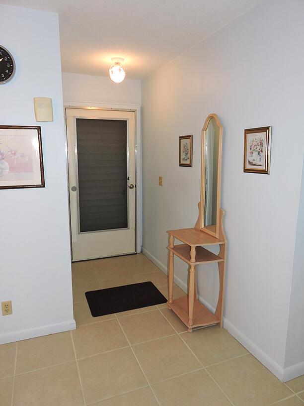 CRESTHAVEN VILLAS 8 CONDO - Residential