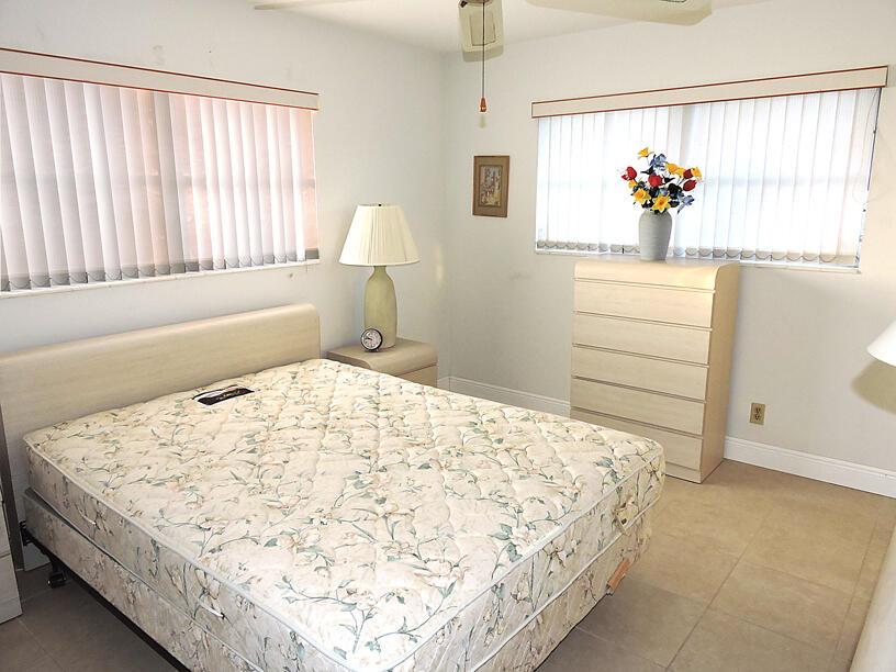 CRESTHAVEN VILLAS 8 CONDO - Residential