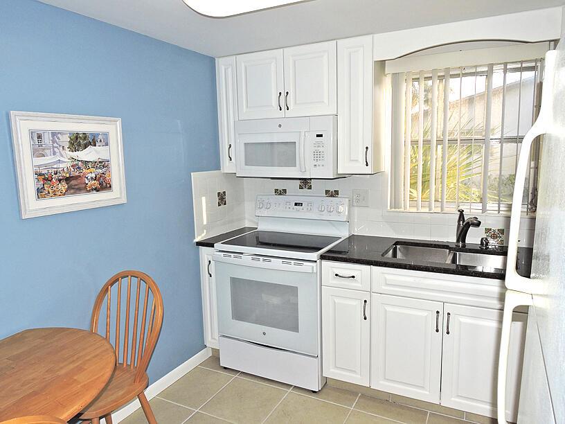 CRESTHAVEN VILLAS 8 CONDO - Residential