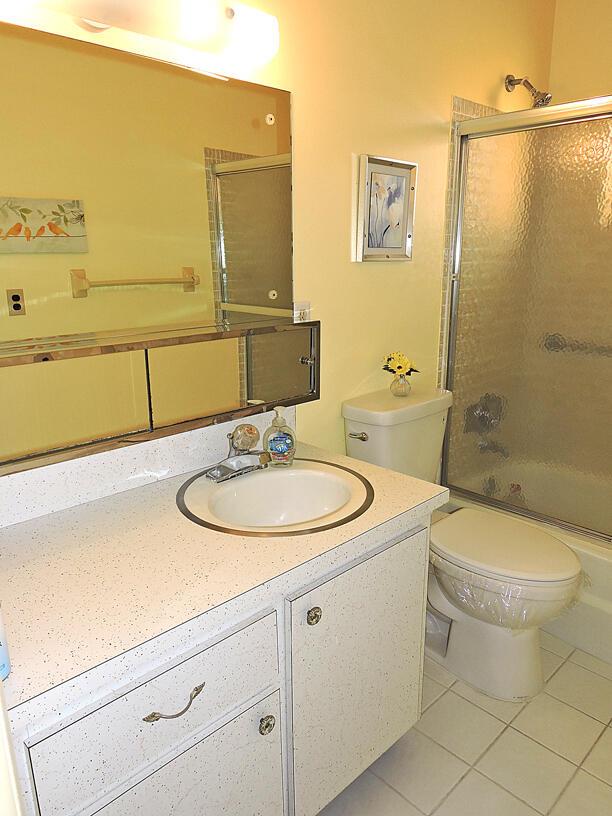 CRESTHAVEN VILLAS 8 CONDO - Residential