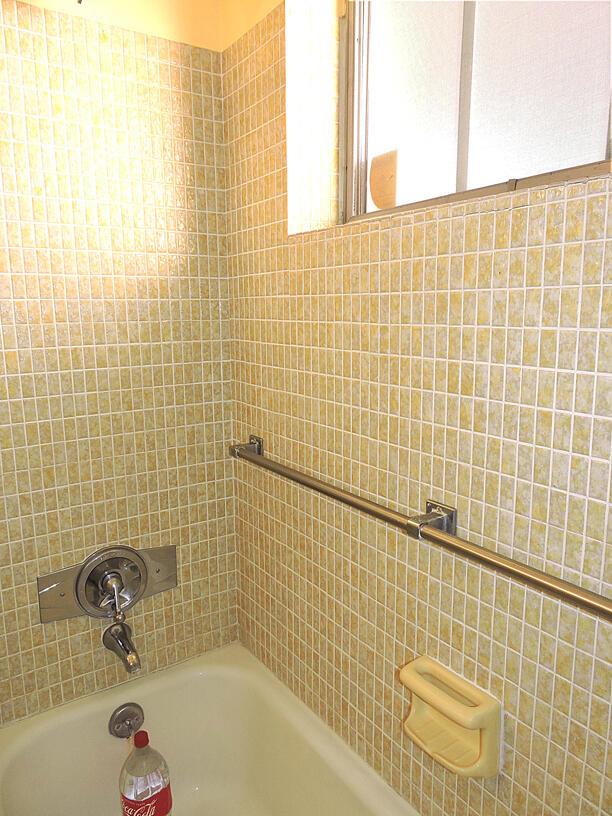 CRESTHAVEN VILLAS 8 CONDO - Residential