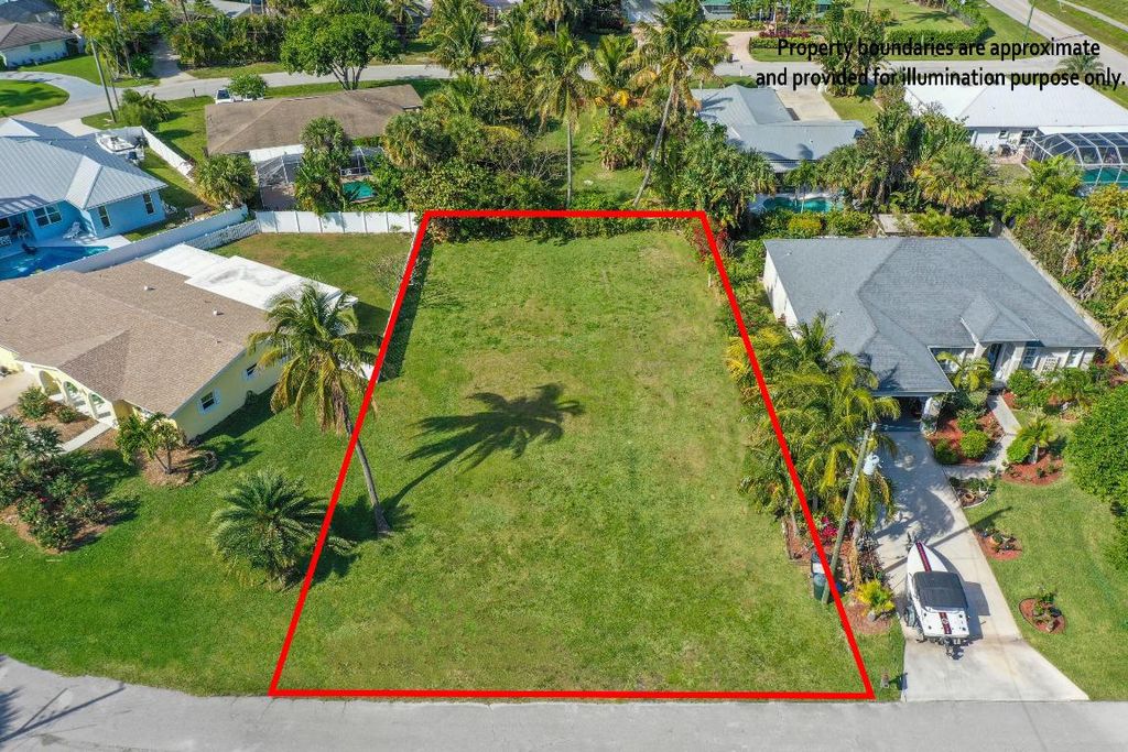 Photo of 1610 Frances Avenue, Fort Pierce, FL 34949 (MLS # R10968030)