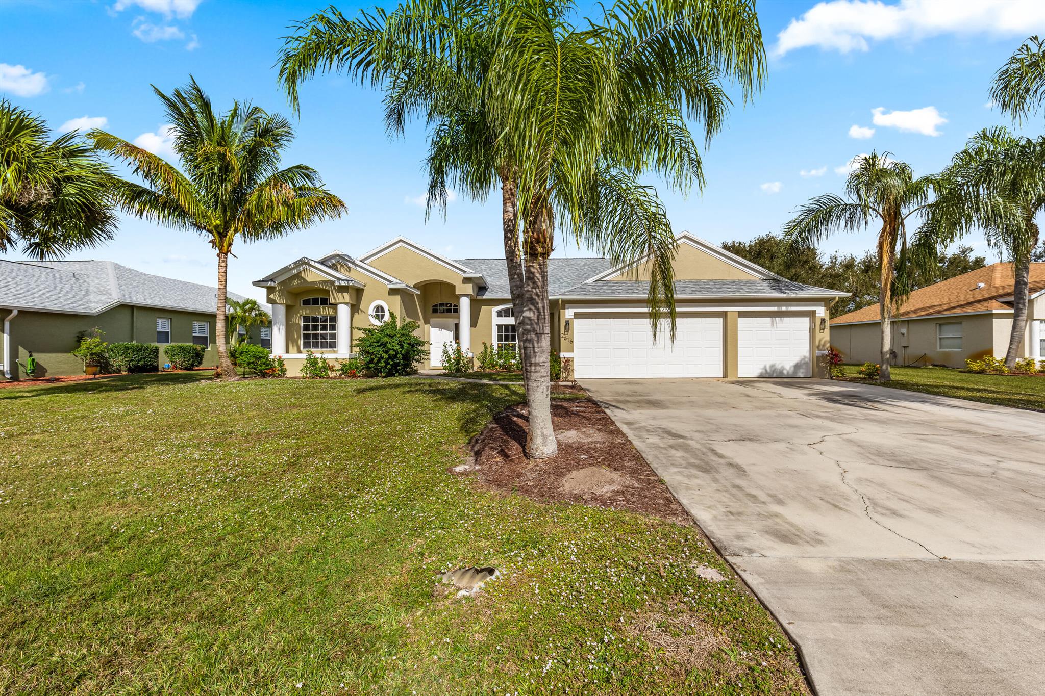 PALM LAKE GARDENS - Residential