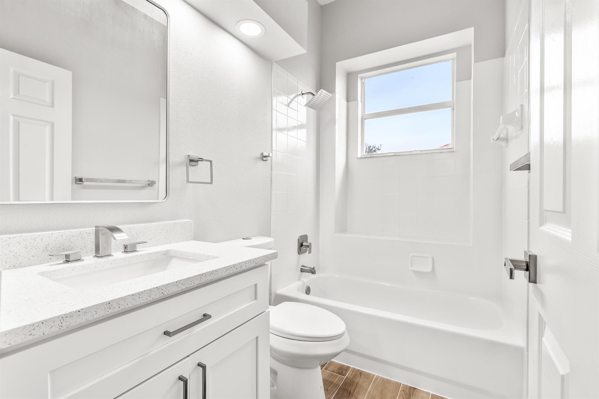 PALM LAKE GARDENS - Residential