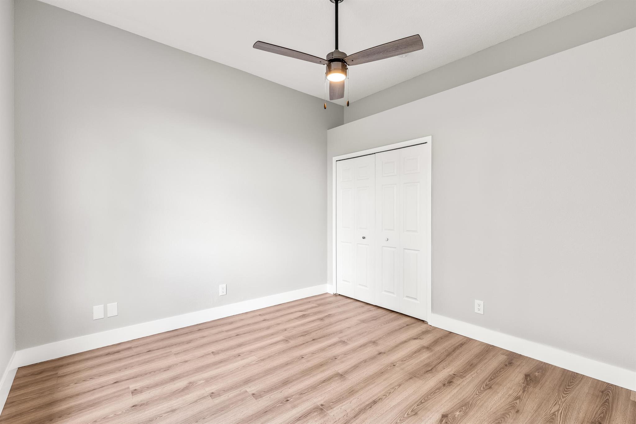 PALM LAKE GARDENS - Residential