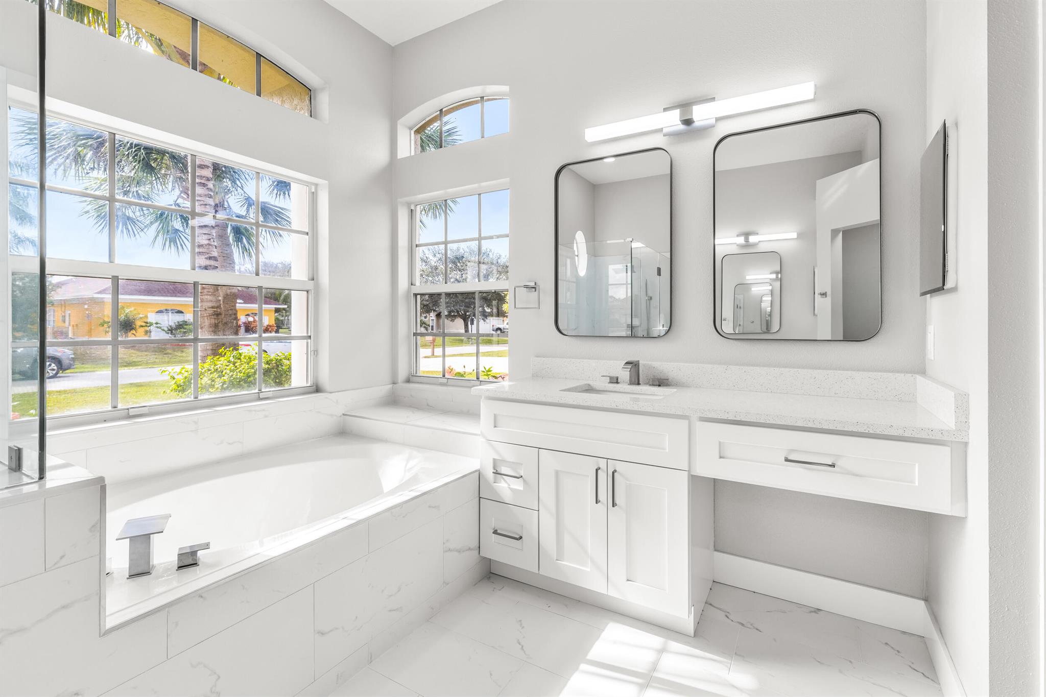 PALM LAKE GARDENS - Residential