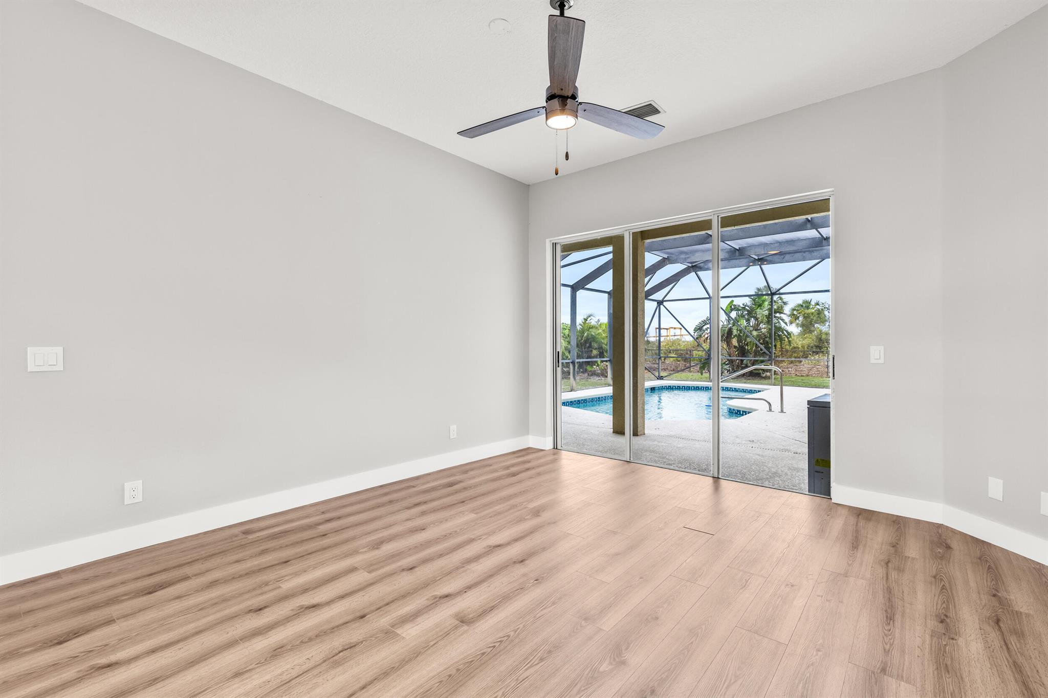 PALM LAKE GARDENS - Residential