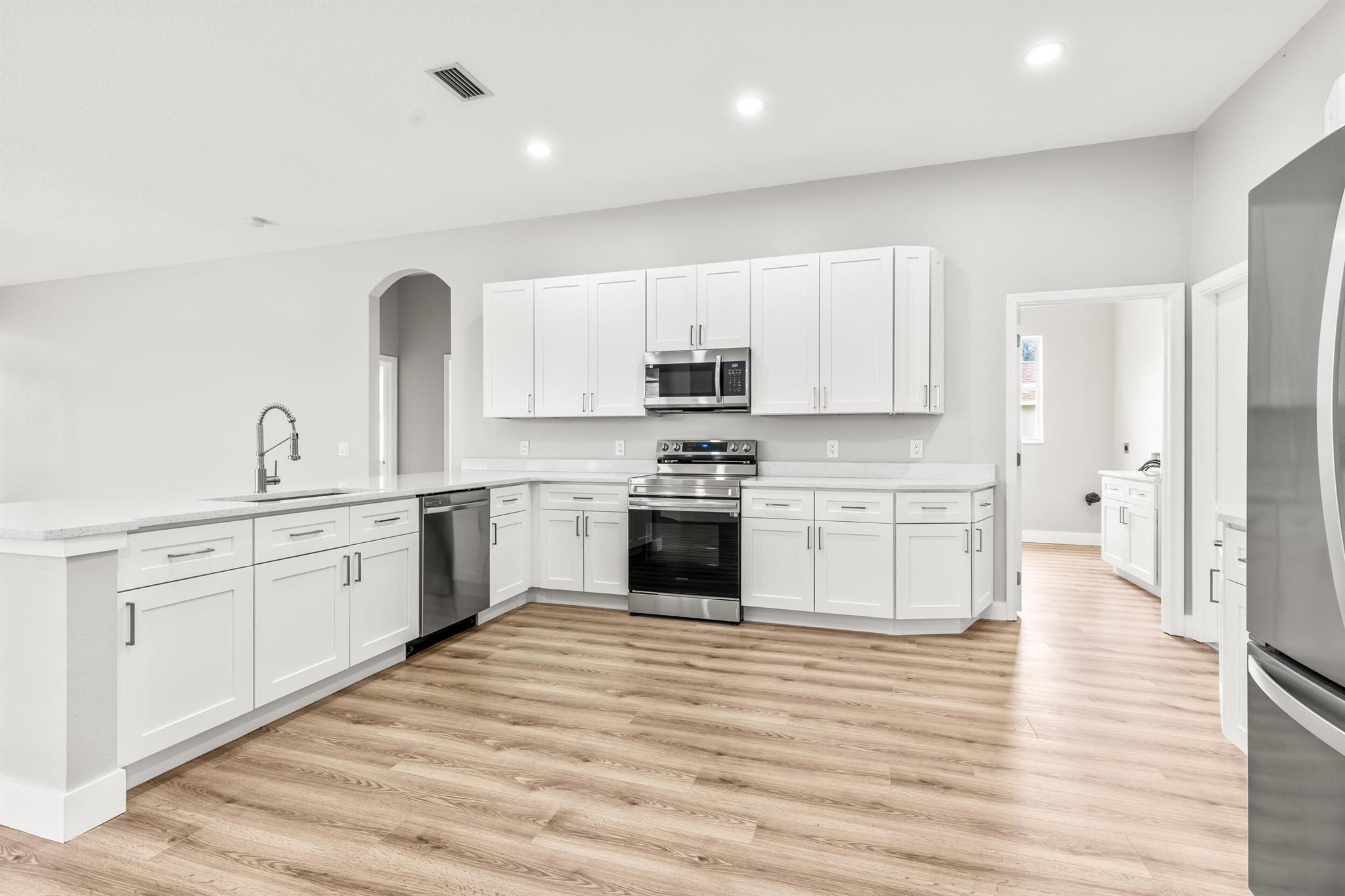 PALM LAKE GARDENS - Residential