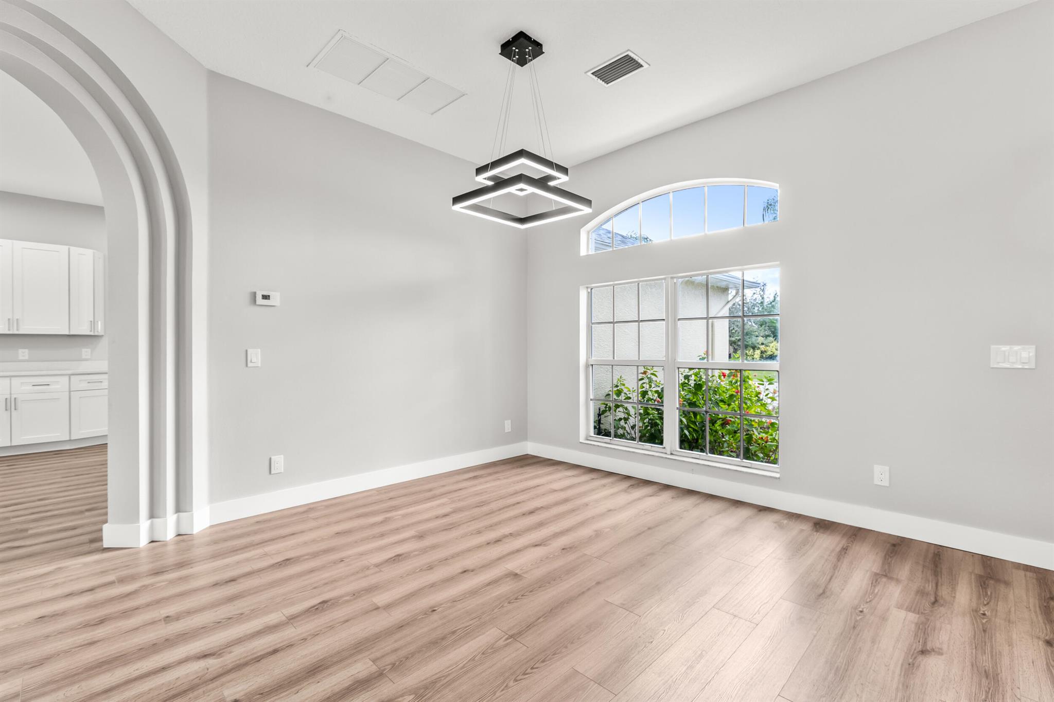 PALM LAKE GARDENS - Residential