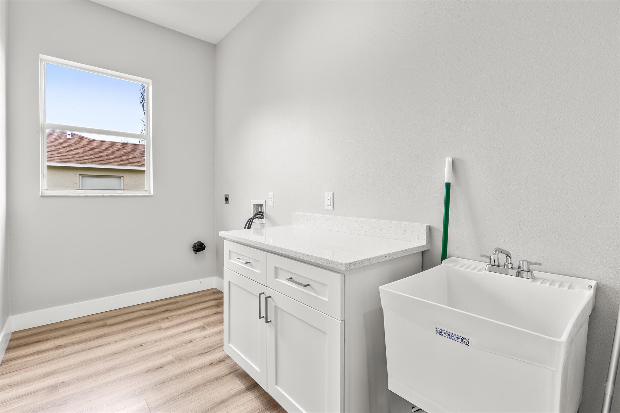 PALM LAKE GARDENS - Residential