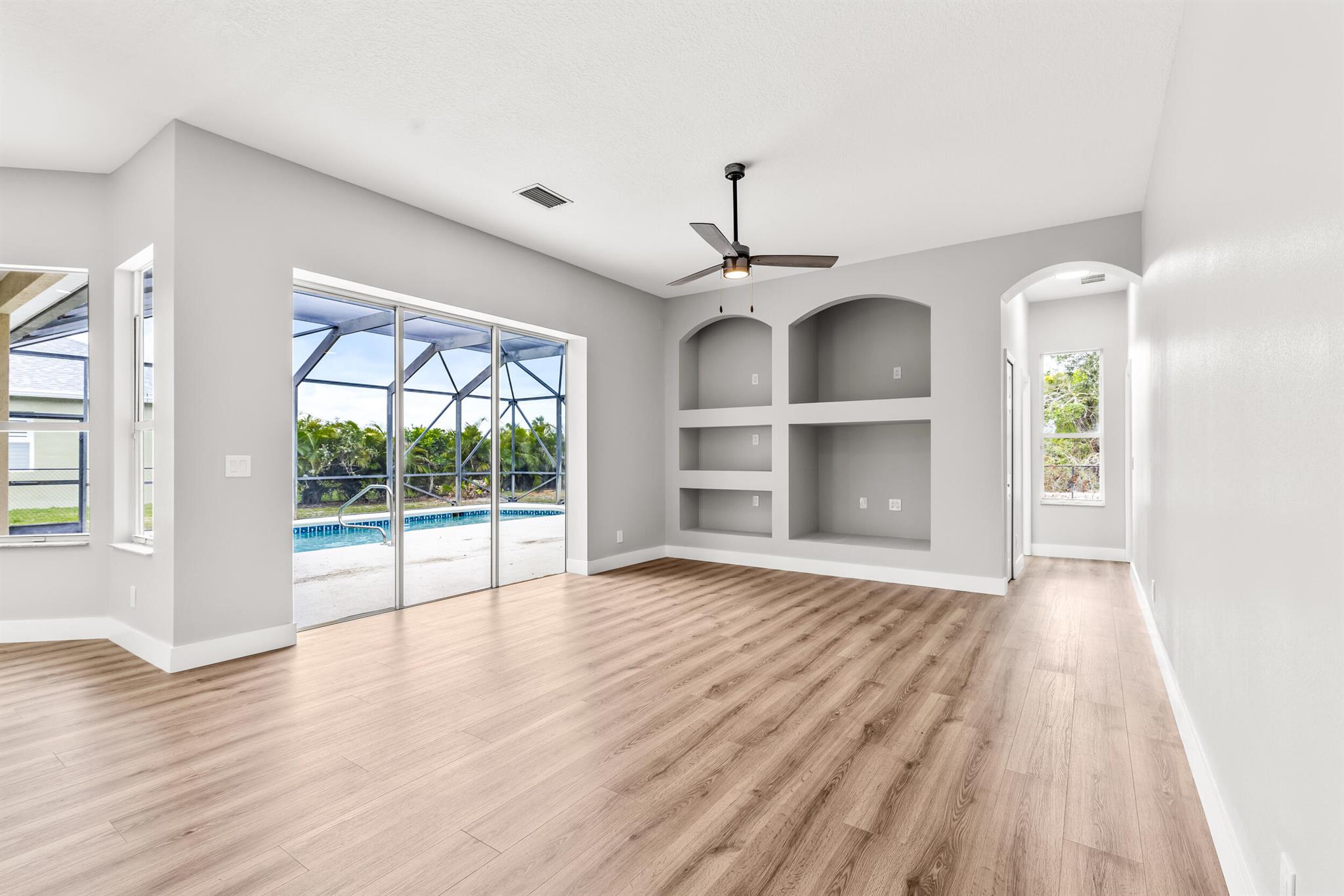 PALM LAKE GARDENS - Residential