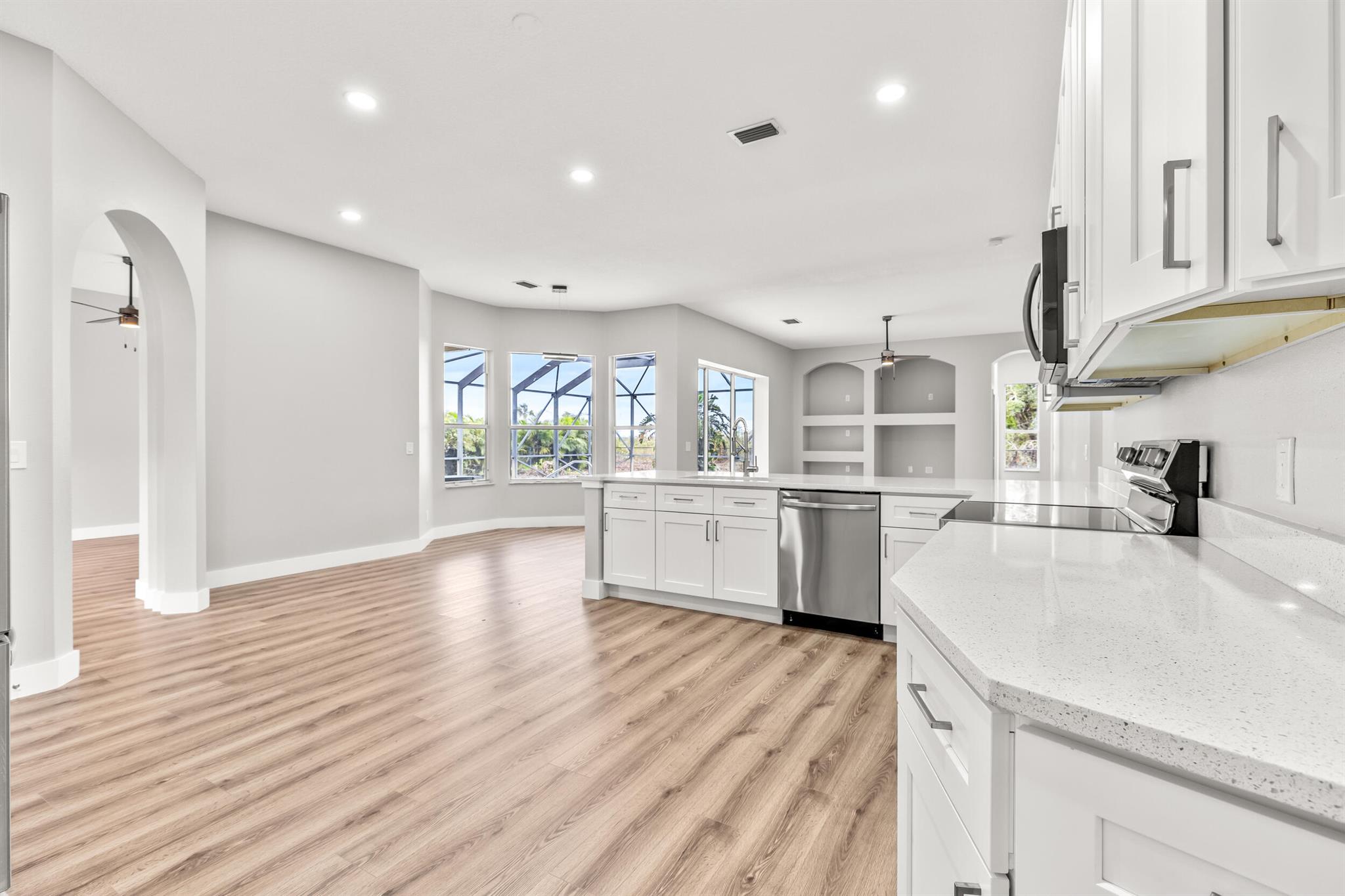 PALM LAKE GARDENS - Residential