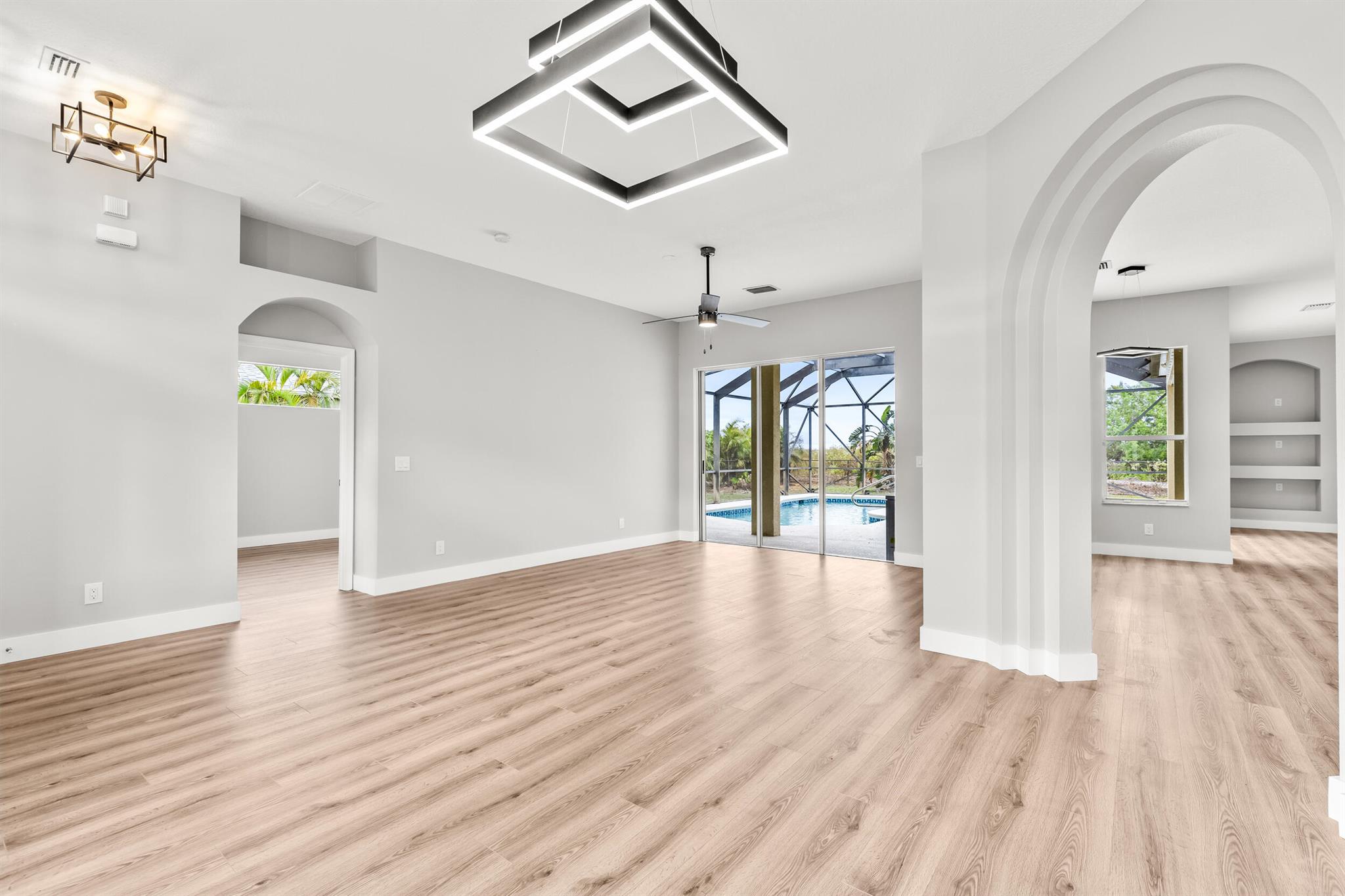 PALM LAKE GARDENS - Residential